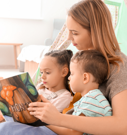 Los 10 principales beneficios de leer con tus hijos antes de dormir.
